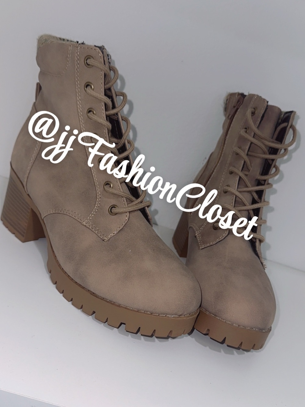 NWOB Soda Single Lug Sole Chunky Heel Combat Ankle Boot Lace up w/Side Zipper